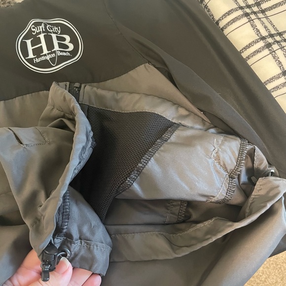 EUC Windbreaker / Jacket - Picture 5 of 6